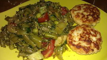 Рецепт Овощного микса с кунжутом и соевым соусом и куриные котлеты