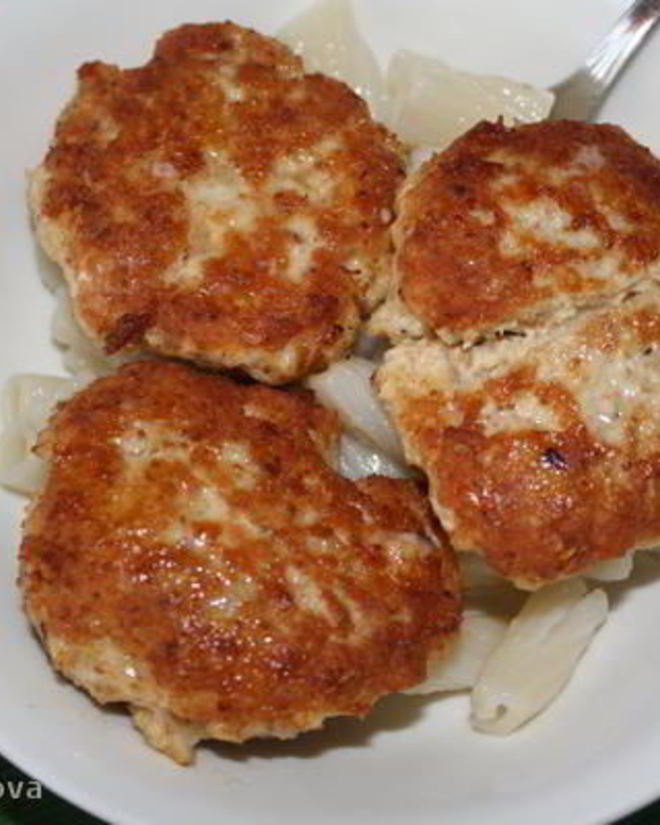 Рецепт рубленных котлет с горчично-сырной начинкой