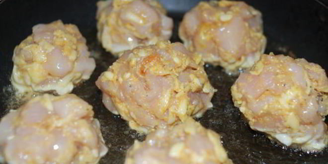 Рецепт рубленных котлет с горчично-сырной начинкой