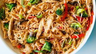 Рецепт Лапши с курицей и овощами в воке