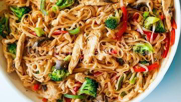 Рецепт Лапши с курицей и овощами в воке
