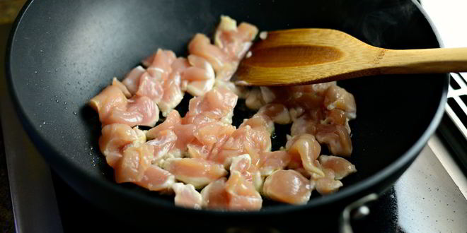 Рецепт лапши с курицей и овощами в воке