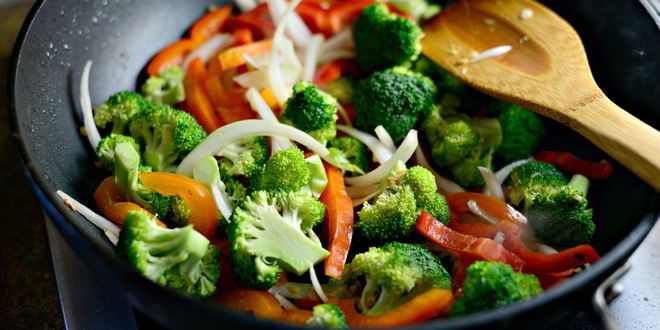 Рецепт лапши с курицей и овощами в воке