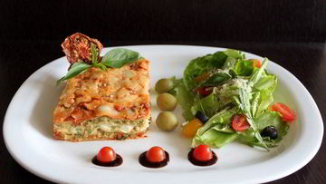 Рецепт Лазаний с курицей, рикоттой и соусом песто