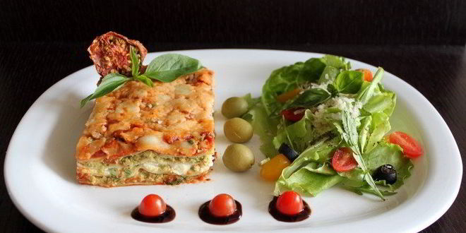 Рецепт Лазаний с курицей, рикоттой и соусом песто