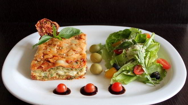 Рецепт лазаний с курицей, рикоттой и соусом песто