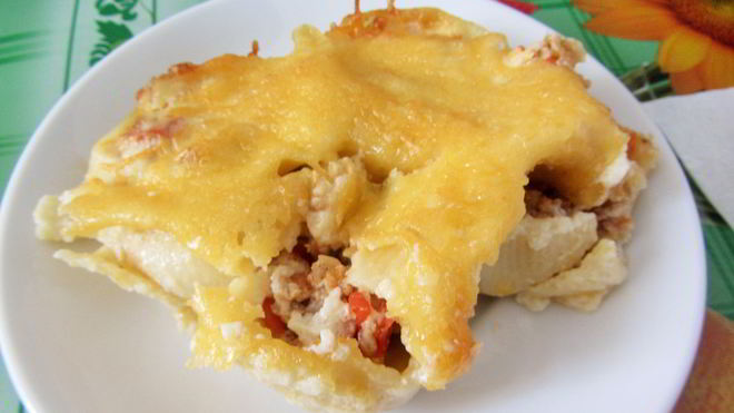 Рецепт каннеллонь с курицей и грибами под соусом бешамель