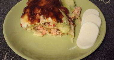 Рецепт Каннеллонь с начинкой из курицы и перца, с кабачком и помидорами