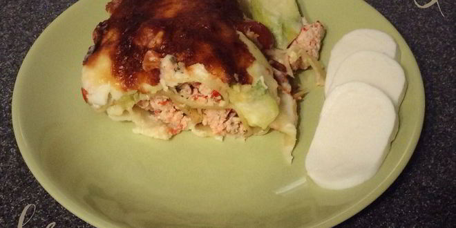 Рецепт Каннеллонь с начинкой из курицы и перца, с кабачком и помидорами