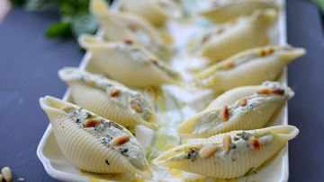Рецепт Конкильонь — макарон ракушки фаршированные рикоттой с песто