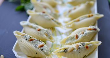 Рецепт Конкильонь — макарон ракушки фаршированные рикоттой с песто