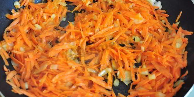 Рецепт макарон с фаршем и овощами в чесночном соусе