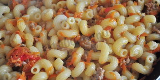 Рецепт макарон с фаршем и овощами в чесночном соусе