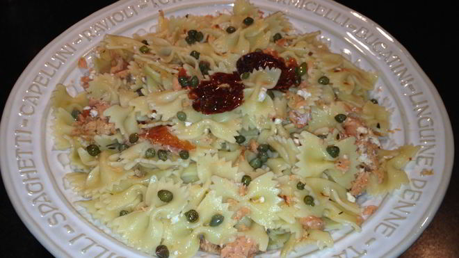 Рецепт мужниных макарон с семгой, брынзой и вялеными помидорами