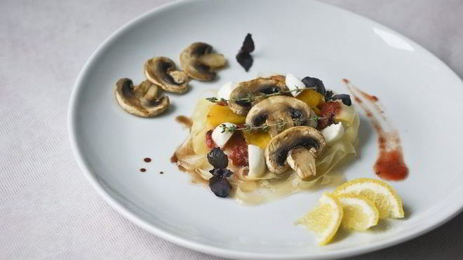 Рецепт пасты из цукини с томатным соусом и овощами