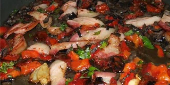 Рецепт пасты с чесноком и сальсой из сушеных томатов