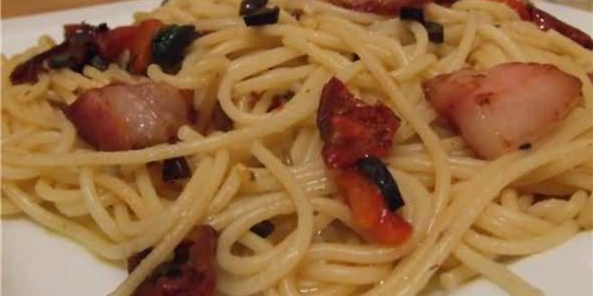 Рецепт пасты с чесноком и сальсой из сушеных томатов