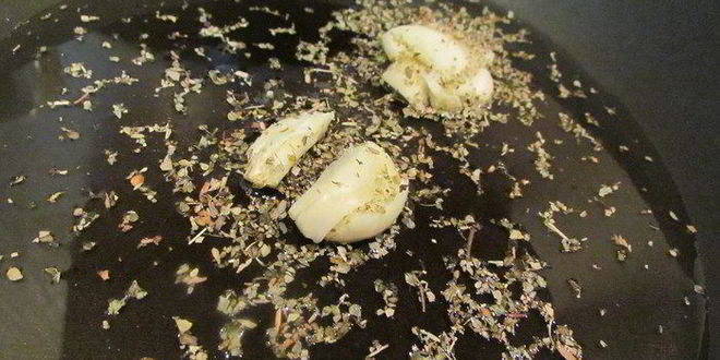 Рецепт пасты с пармезаном, сухариками и чесноком