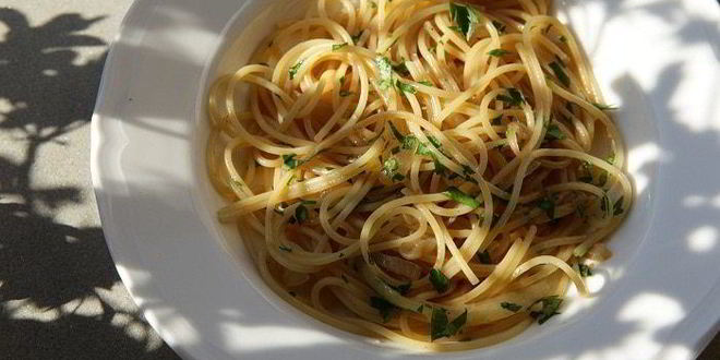 Рецепт Спагетти с луком и анчоусами