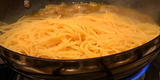 Рецепт спагетти с луком и анчоусами