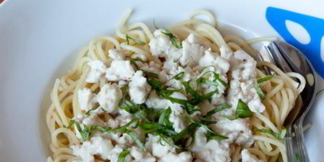 Рецепт Спагетти с соусом из куриного фарша в сливках