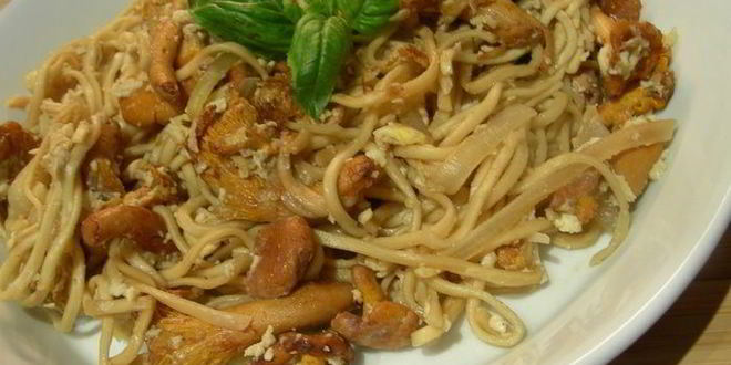 Рецепт Жареной китайской лапши с яйцом и лисичками