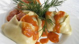 Рецепт Мантов с картофельной начинкой и томатно-чесночным соусом