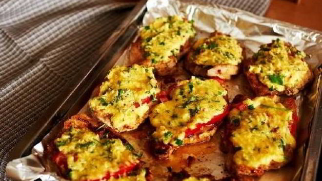 Рецепт быстрой свинины по-французски в духовке