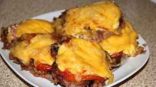 Рецепт Мяса по-французски с фаршем грибами и помидорами