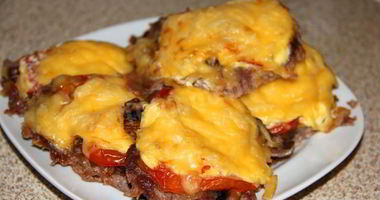 Рецепт Мяса по-французски с фаршем грибами и помидорами