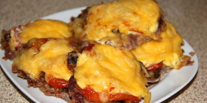 Рецепт Мяса по-французски с фаршем грибами и помидорами