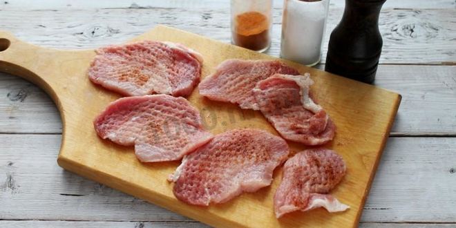 Рецепт мяса по-французски с сыром и помидорами в духовке