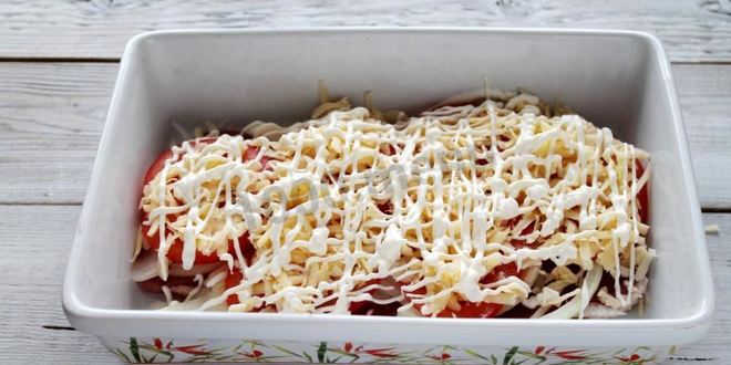 Рецепт мяса по-французски с сыром и помидорами в духовке