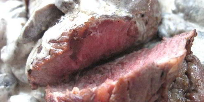 Рецепт сочной телячьей вырезки по-французски с шампиньонами