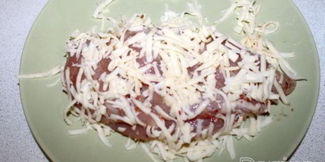 Рецепт филе курицы, запеченное в сырной корочке