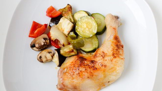 Рецепт курицы, запеченной с овощами в духовке