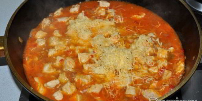 Рецепт мяса индейки в томатно-сырном соусе