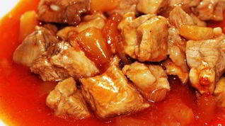 Рецепт Мяса с ананасами в кисло-сладком соусе