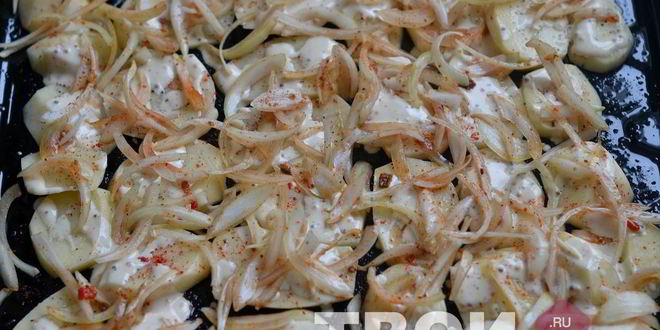 Рецепт свинины под горчичным маринадом с картофелем и луком