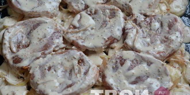 Рецепт свинины под горчичным маринадом с картофелем и луком