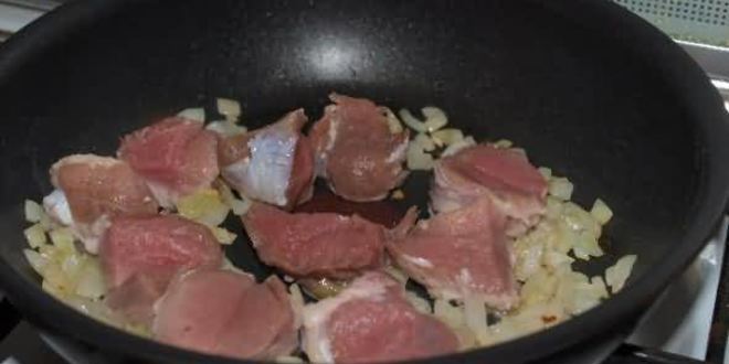 Рецепт телятины жареной с помидорами в соевом соусе