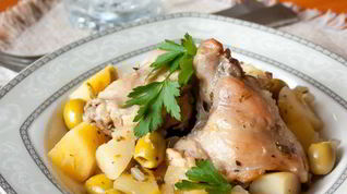 Рецепт Тушеного кролика с картофелем и оливками