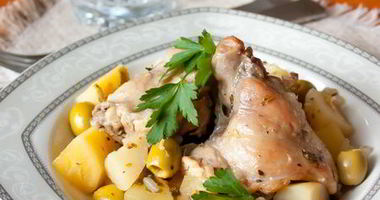 Рецепт Тушеного кролика с картофелем и оливками