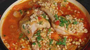 Рецепт Утиных ножек с овощами, грудинкой и белой фасолью