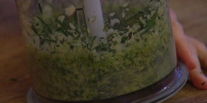 Рецепт запеченной свинины с чесноком и травами