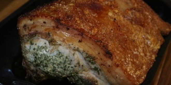 Рецепт запеченной свинины с чесноком и травами