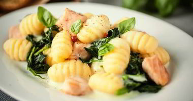 Рецепт Ньокков с лососем и моцареллой