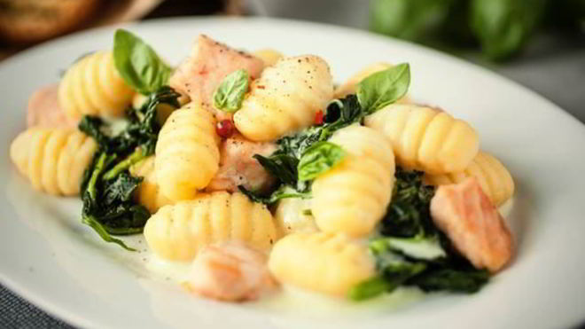 Рецепт ньокков с лососем и моцареллой