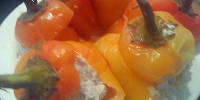 Рецепт Перца, фаршированного куриным фаршем с сыром