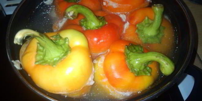 Рецепт перца, фаршированного куриным фаршем с сыром